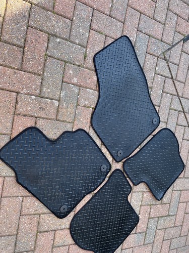 Piece black car mats - 4,